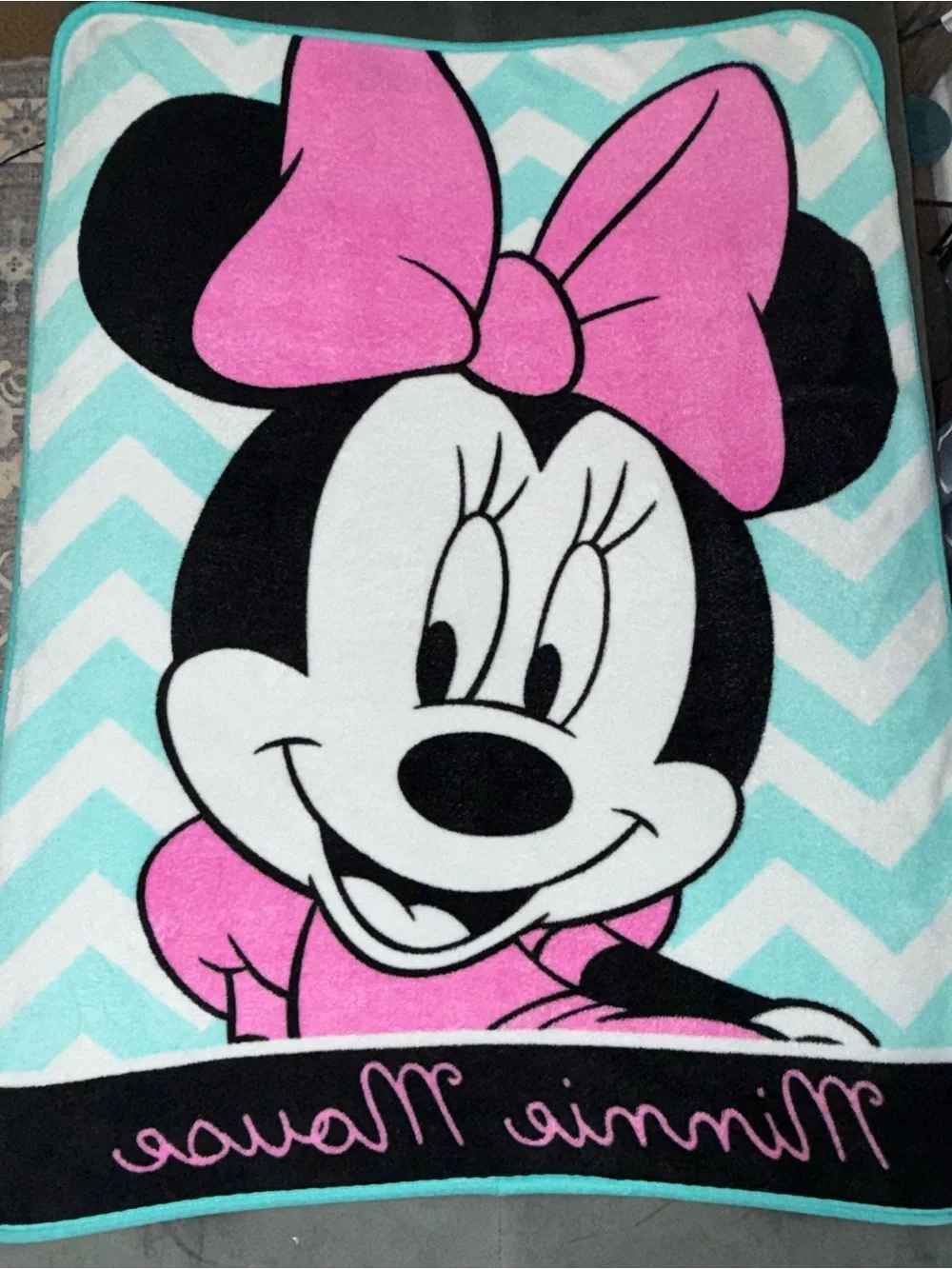 Disney Minnie Mouse Chevron 47” x 37” Plush Blanket